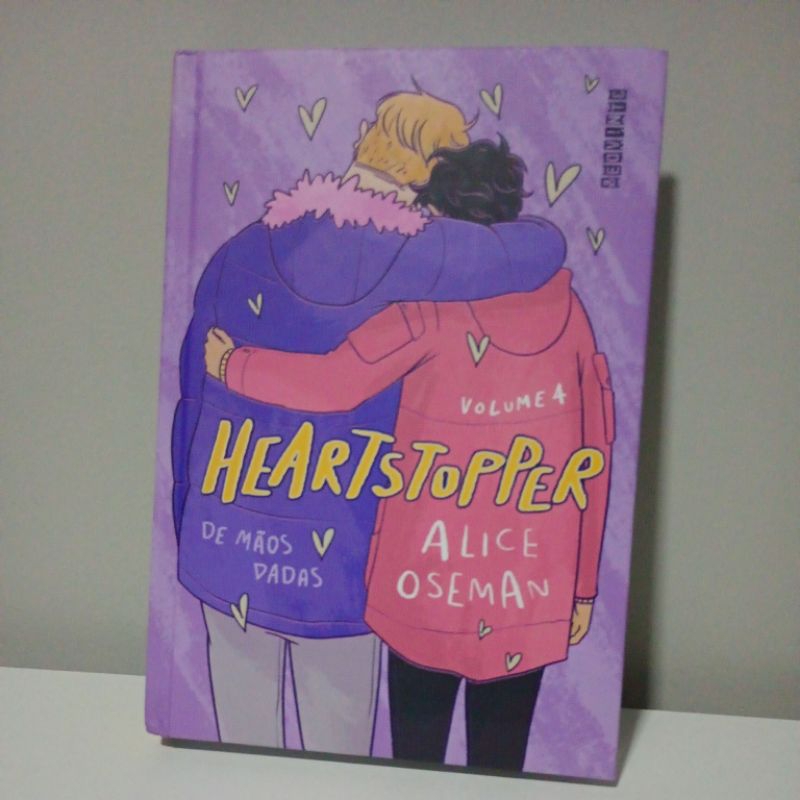 LIVRO HEARTSTOPPER VOLUME 4