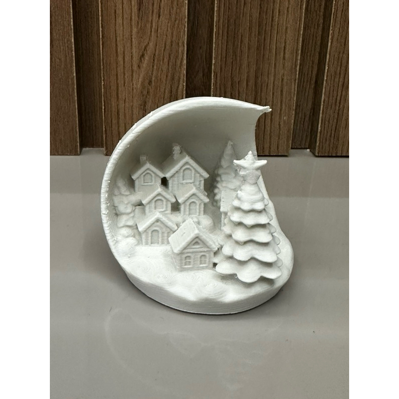 Mini Vila Natalina em Forma de Lua – Enfeite de Natal Impresso em 3D