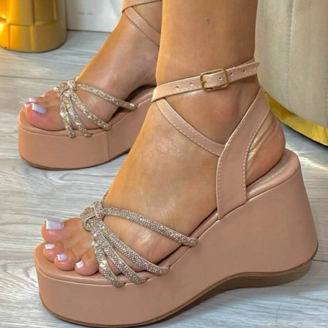 Linda, Elegante, versátil, estilosa, leve, macia e confortável é nossa ANABELA 😍