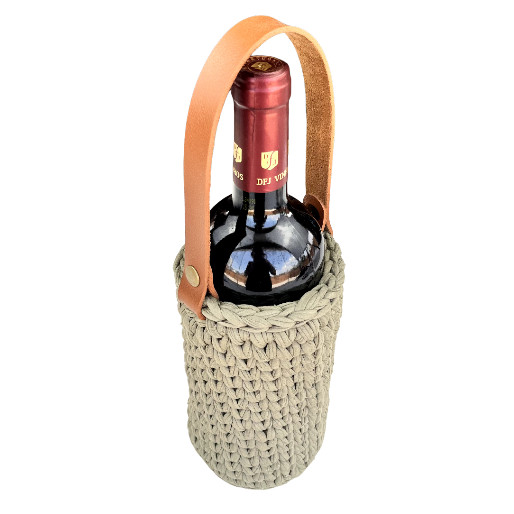 Kit Com Duas Alças para porta garrafa de croche medindo 2x35cm