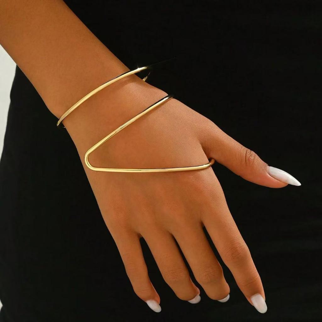 Bracelete Feminino Geométrico Minimalista em Formato de V, Design Moderno Aberto Ajustável, Estilo Elegante e Sofisticad