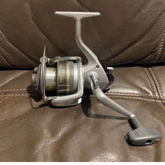 MOLINETE DAIWA 4.000 SWEEPFIRE usado