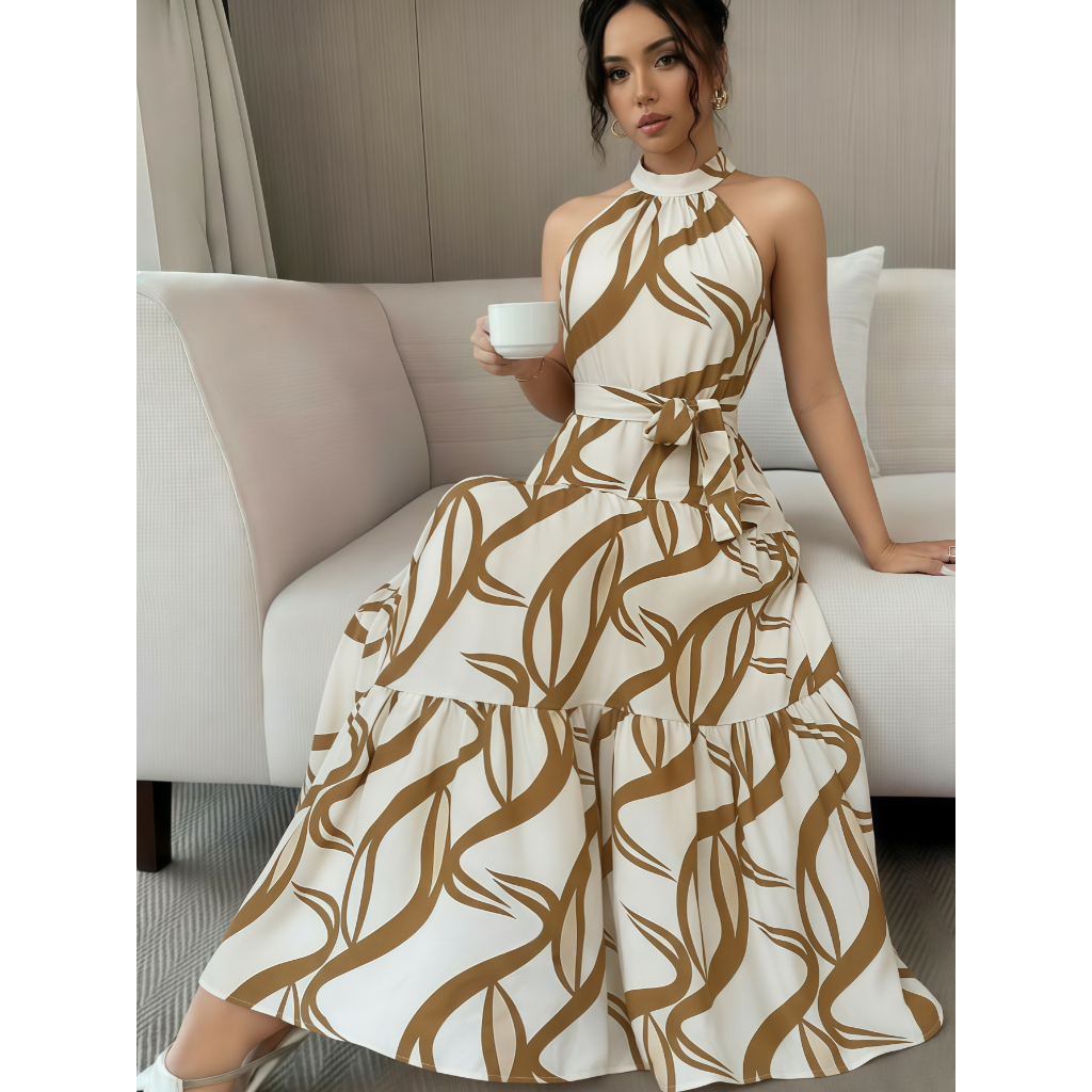 Vestido Longo com Estampa Floral Completa, Decote Halter e Cinto, Estilo Fluído para Férias P M G