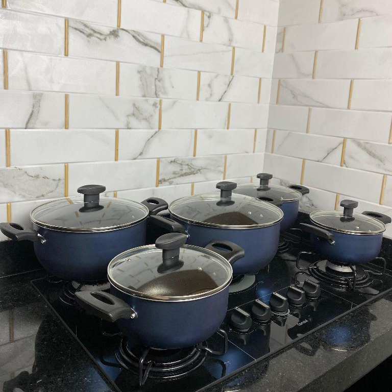 Imagem Jogo De Panelas Caçarola Premium 16 à 24 Antiaderente + Frigideirinha Omeleteira + 3 utensílios.