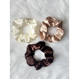 Kit 3/6/12/20 xuxinhas de cetim com alta elasticidade, scrunchie não amassa e nem quebra. em Oferta na Shopee