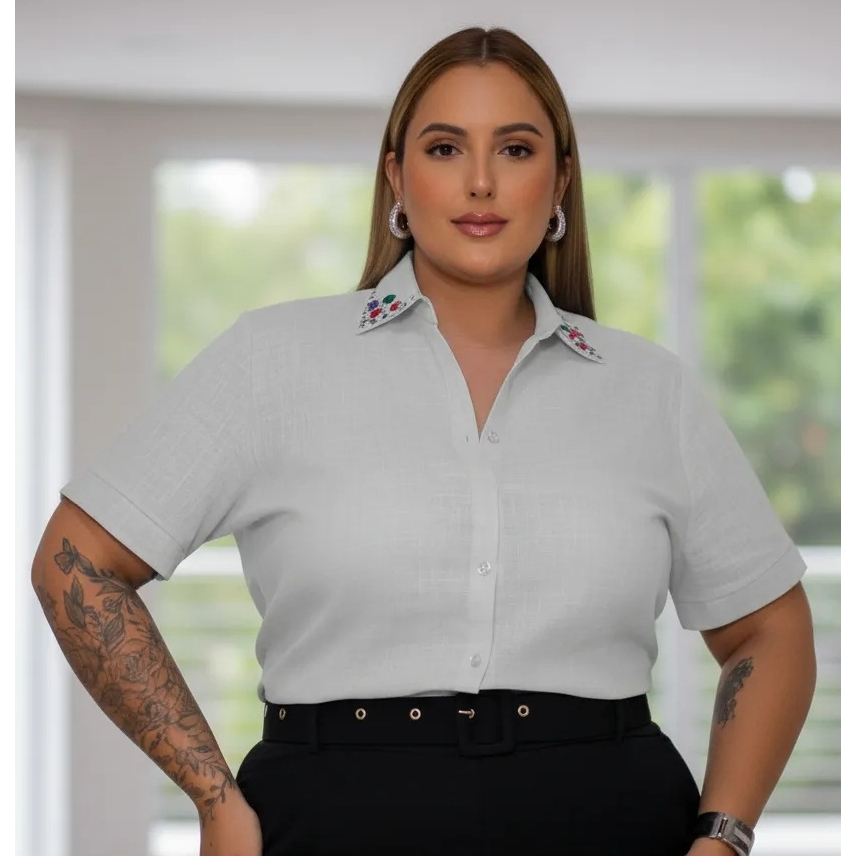 Camisa Branca Feminina Plus Size Com Pedrarias Manga Curta Reveillon Fim de Ano