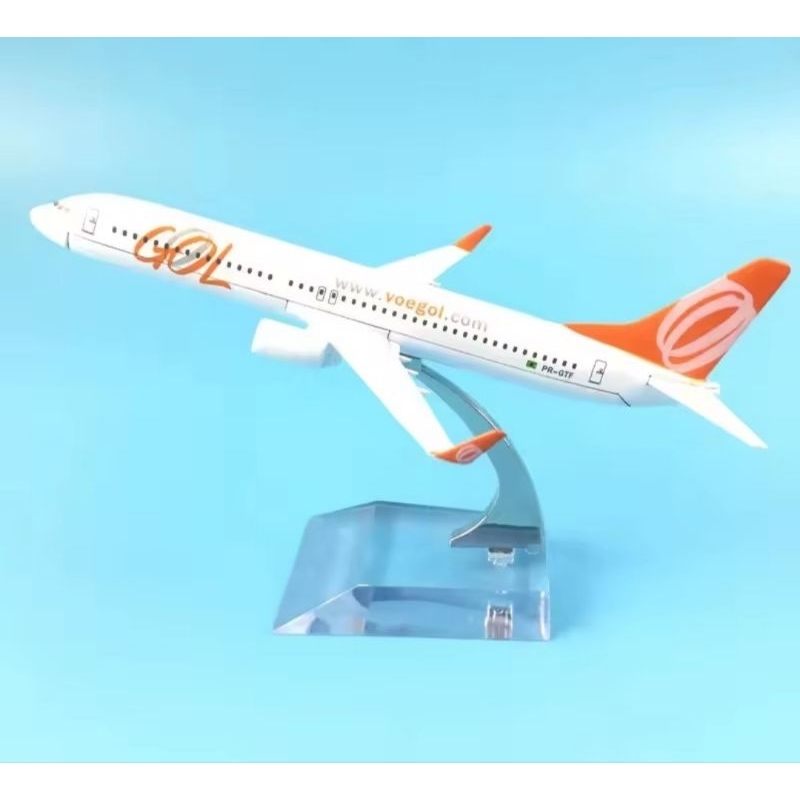 Avião GOL Boeing 737 Miniatura em Metal 1:400 – 16cm com Base de Acrílico em Oferta na Shopee