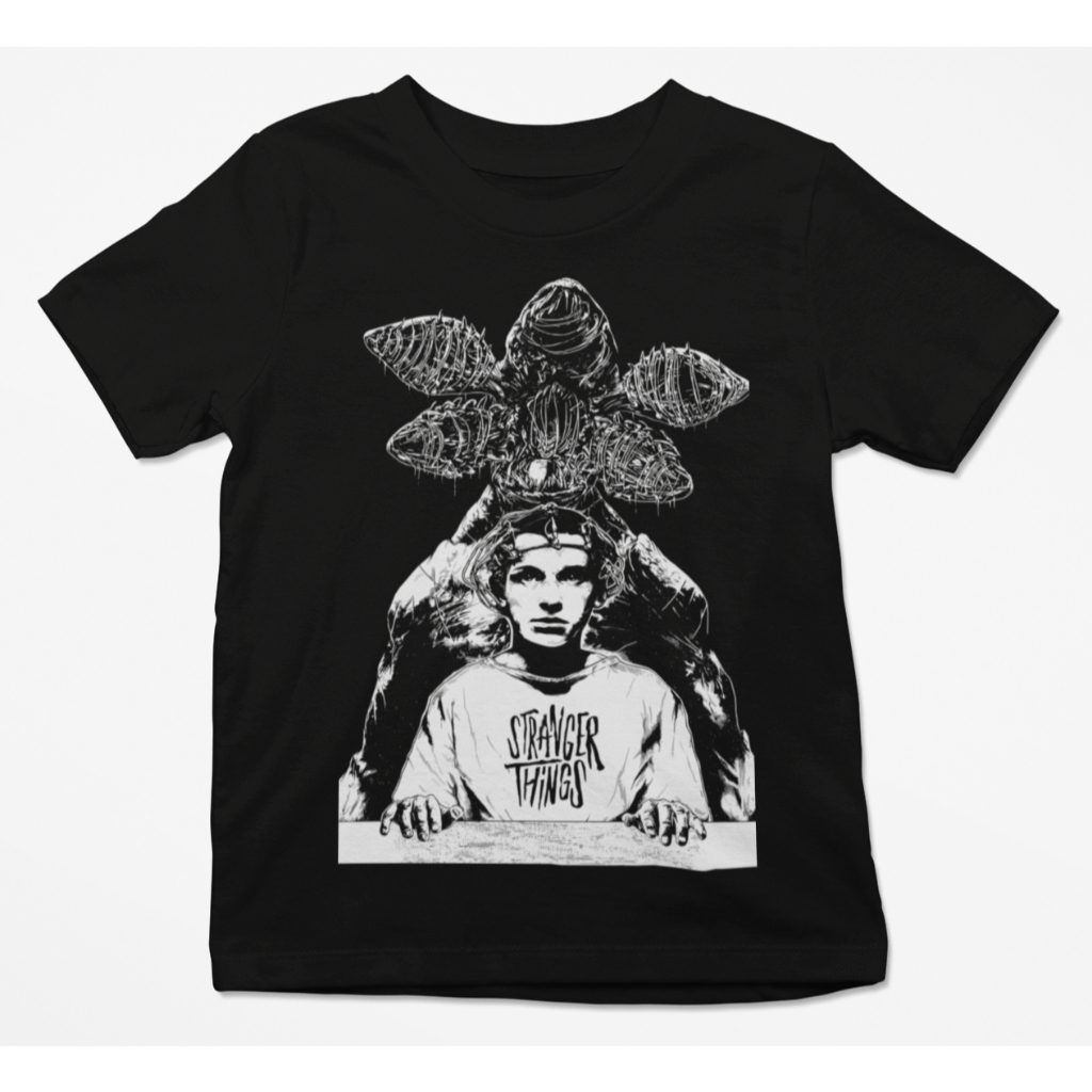 Camiseta Preta Estampada Stranger Things Seriado Terror Netflix Aventura Monstros Unissex Confortável Masculino Feminino