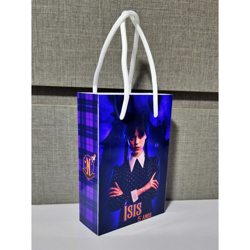 Sacolinha personalizada para lembrancinha aniversário Tema Wandinha