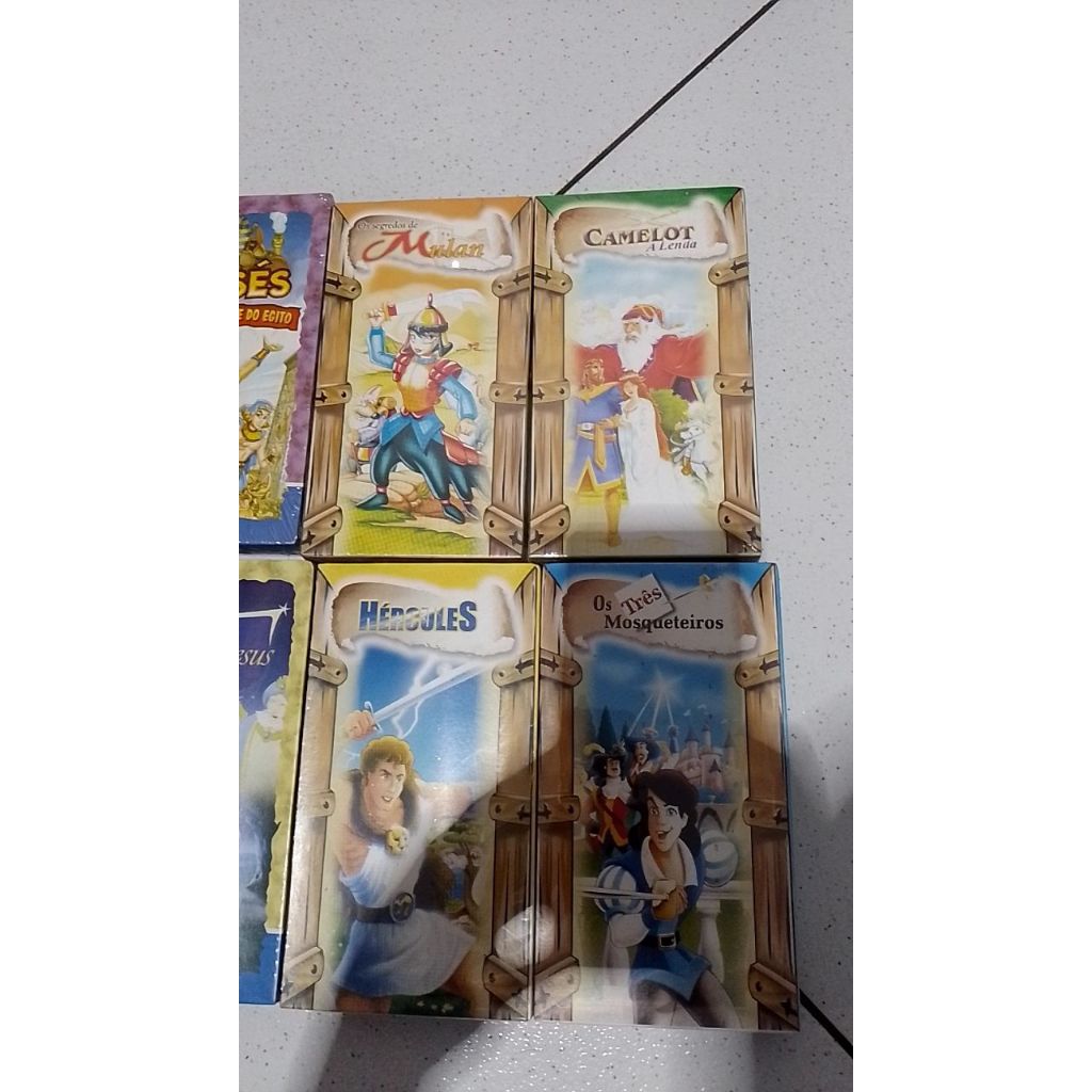 03 Fiitas de video cassete Vhs Mulan, O MIlagre de Jesus entre outras para reliquia, a colecionar. Varias Lacradas