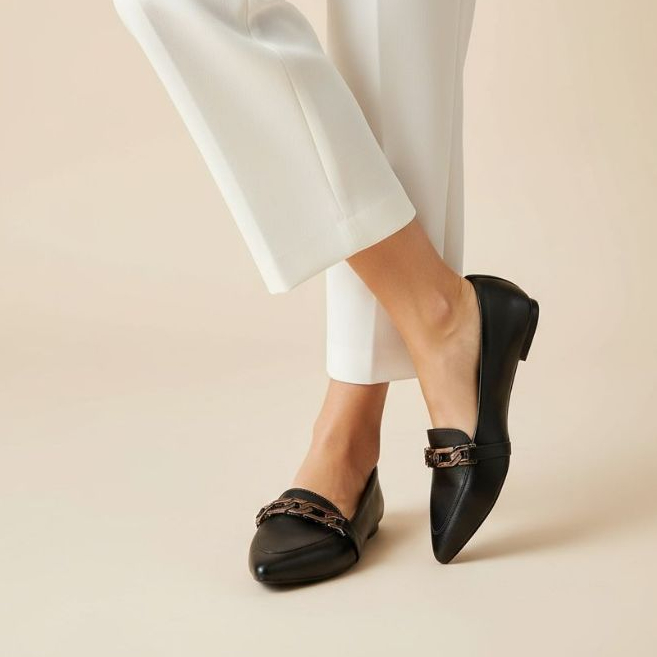 Sapatilha Feminina Confortável Luxo Elegante Sapato Feminino Mocassim Bico Fino Preto Corrente