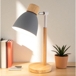 Luminária De Mesa 40W Resistente Retratil Wood Com Base De Madeira Soquete E27 Bivolt 360° Graus