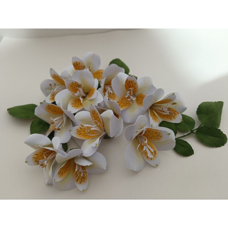 Flores de Papel realista Astromélia 5cm – Kit com 12 Unidades para Topo de Bolo e Caixas | Feito à Mão em Oferta na Shopee