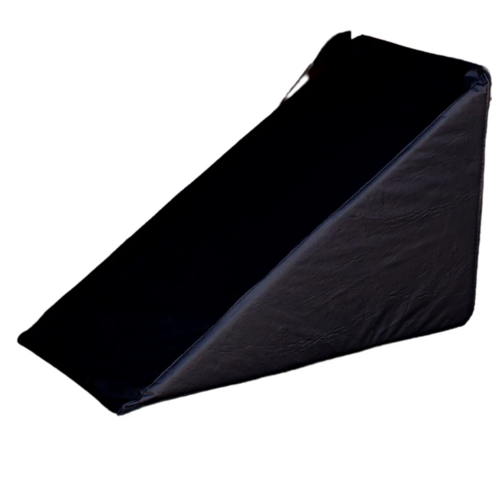 Travesseiro Encosto Triangular Anatomico Ortopédico Pós Cirurgico Leitura Corino LImpa Facil em Oferta na Shopee