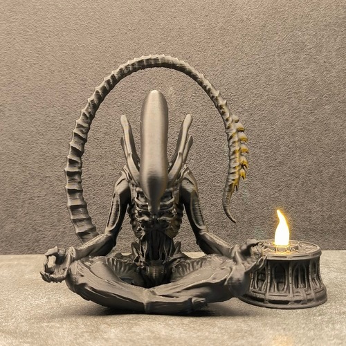 Boneco Alien Meditador Colecionável Criativo – Miniatura Realista Geek Decoração ou Presente.