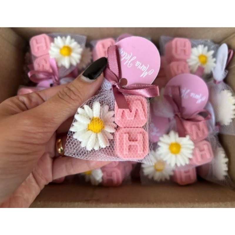 50 un  minis lembrancinha sabonetes Margaridas em Oferta na Shopee