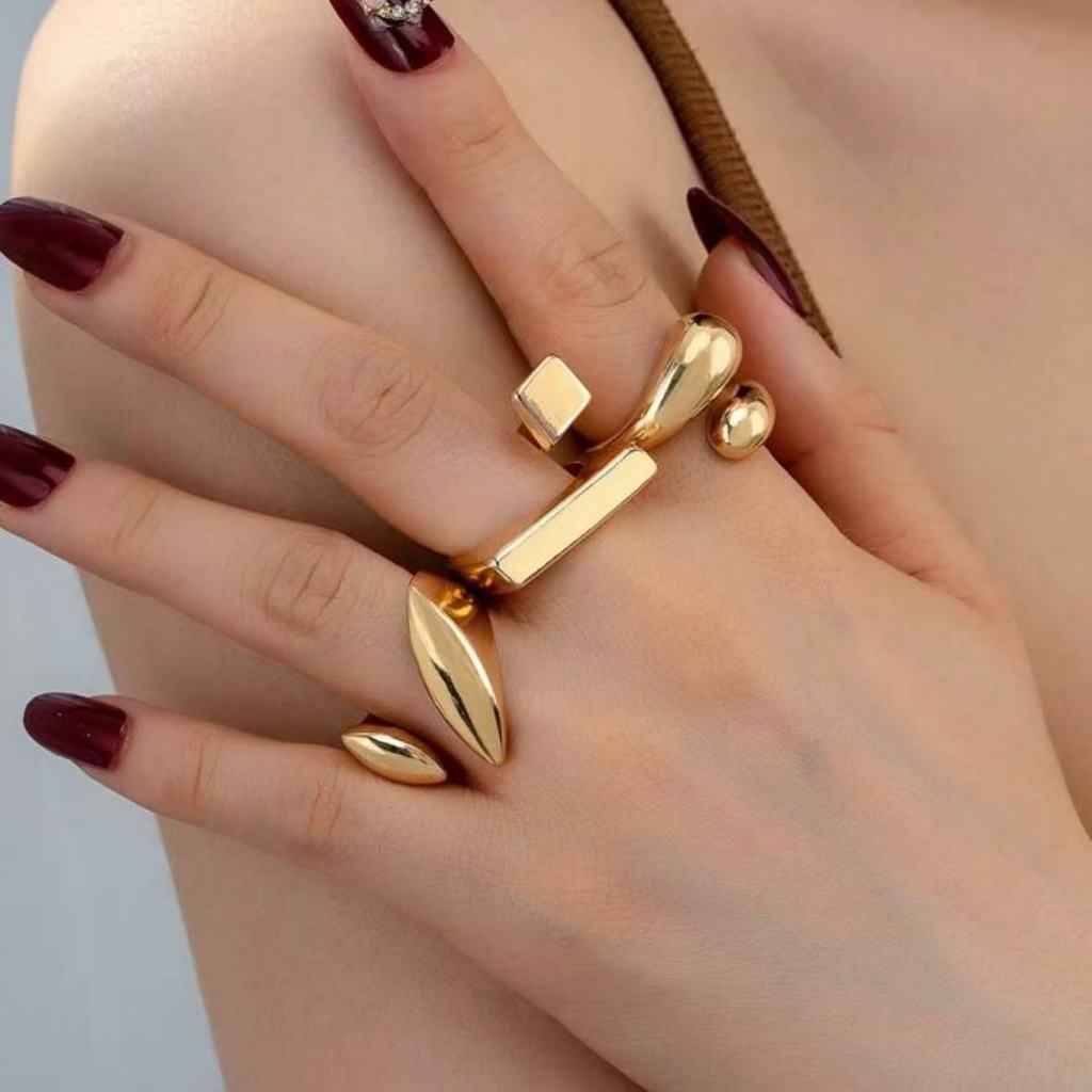 Conjunto 3 Anéis Femininos Geométricos Irregulares Modernos Ajustáveis – Banhados a Ouro 18K e Prata 925 em Oferta na Shopee