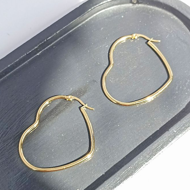 Brinco Argola de Coração Dourado em Aço NÃO ESCURECE