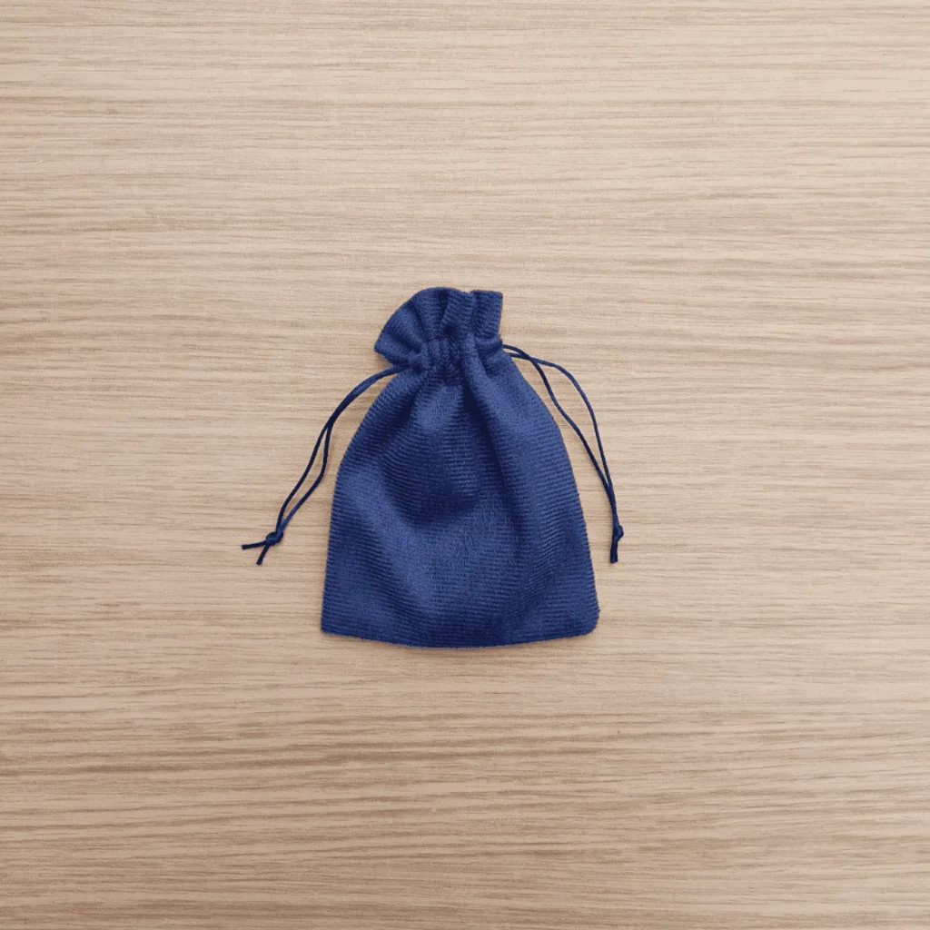 50 Saquinhos 8x11 Suede para semijoias.