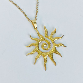 Colar Sol VERÃO Dourado em Aço NÃO ESCURECE