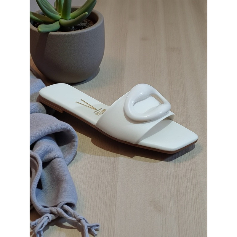 Sandália Rasteira Feminina Vizzano Slide Rasteirinha Bico Quadrado Tira Larga Argola Off White 6553.101 Conforto