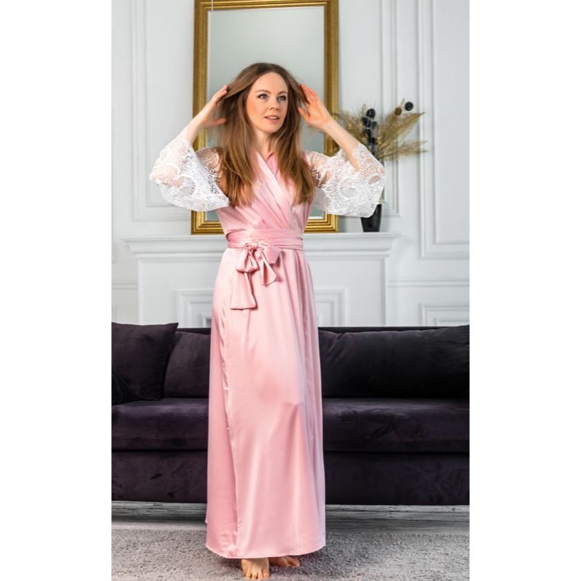 Robe Longo de Cetim Rosa Blush com Renda Delicada – Toque de Luxo para Seus Momentos