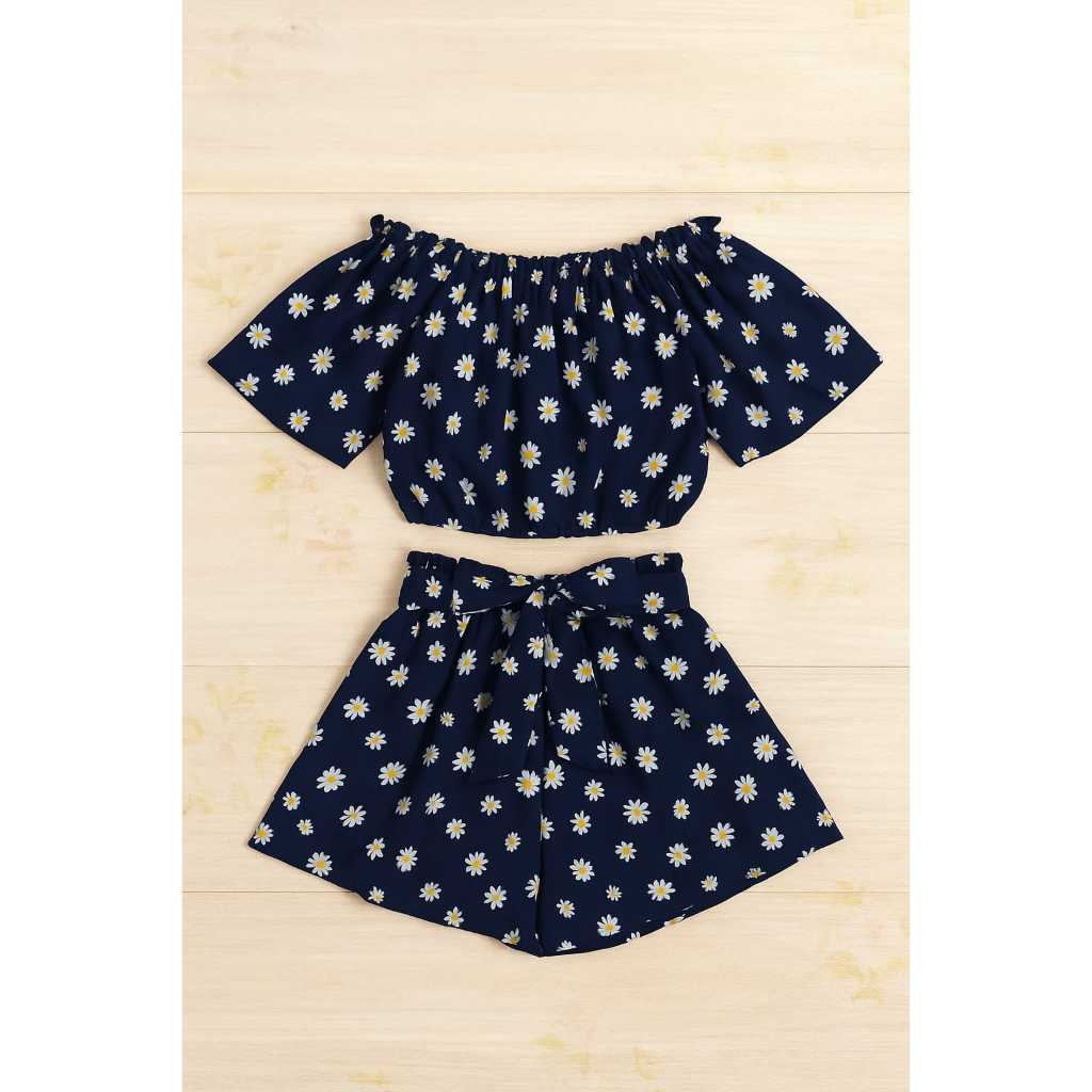 Conjunto Infantil e Juvenil Crepinho Estampado Blusa Cropped com Elástico e Shorts Estampado Clochard para Meninas e Ado