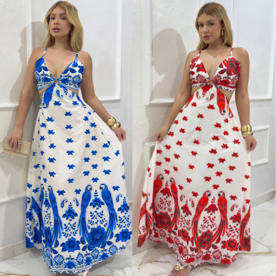 Vestido longo feminino estilo tropical, com estampa exclusiva de araras