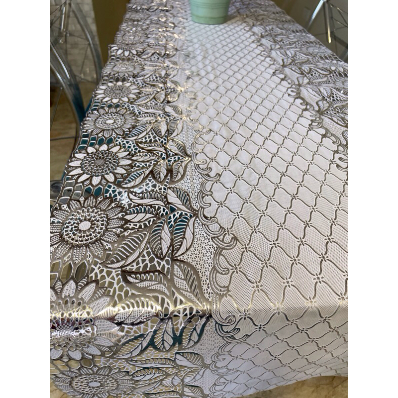 Caminho para mesa de renda PVC, largura 0,46cm. vendo a partir de 1,00mt. (cor: Dourado e prata)
