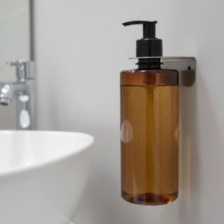 Suporte Parede Creme Sabonete Shampoo Banheiro Recepção Aço Inox 304 Com e Sem Frascos Dispenser em Oferta na Shopee