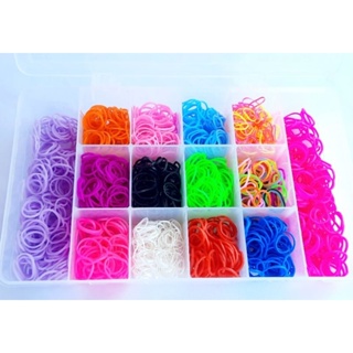 2000 Elástico Penteado Pet + CAIXA (14 CORES) Pulseira, Cabelo, Liguinha Borrachinha Laço Cabelo em Oferta na Shopee