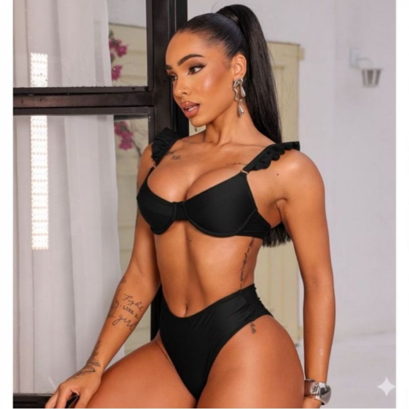 Biquíni Meia Taça com Babado • Top com Aro • Calcinha Asa Delta Cintura Alta• Moda Praia Verão 2025 com duas alças.