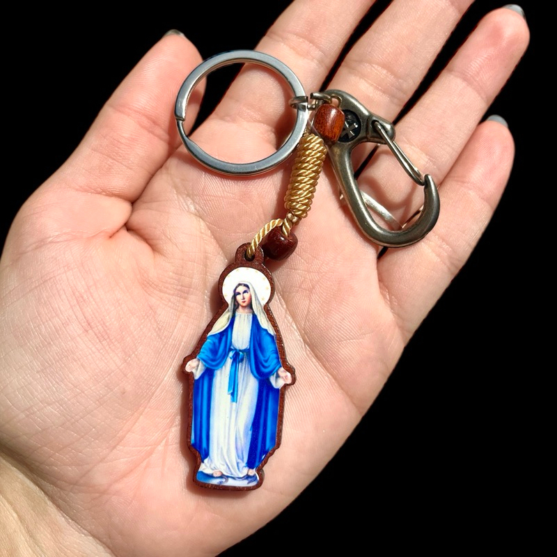Chaveiro de Nossa Senhora das Graças de Madeira Pau Brasil Resinado/Mosquete Aço Inox