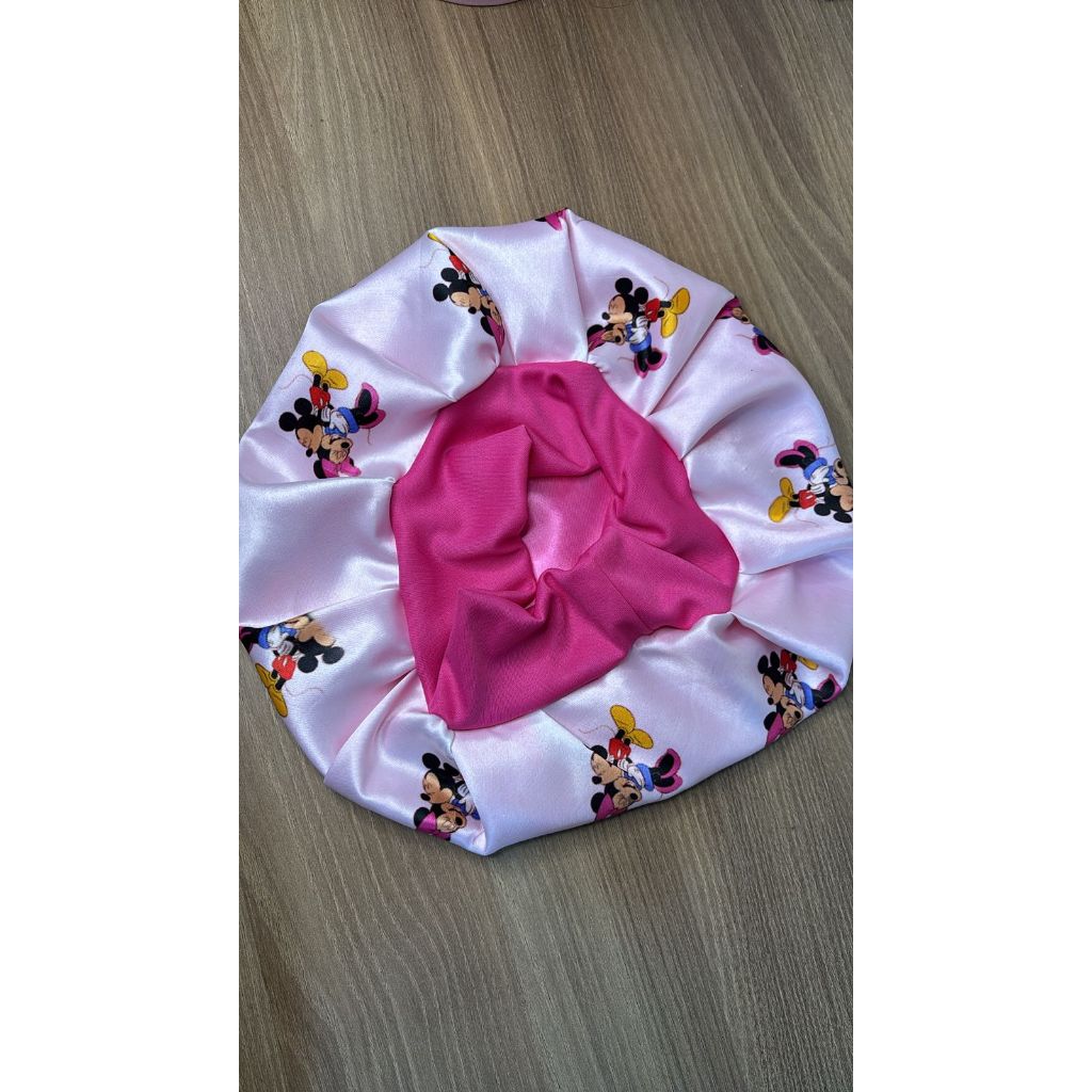Touca de Cetim Estampada Mickey com Faixa Elástica Toca de Cetim Seda toca para dormir