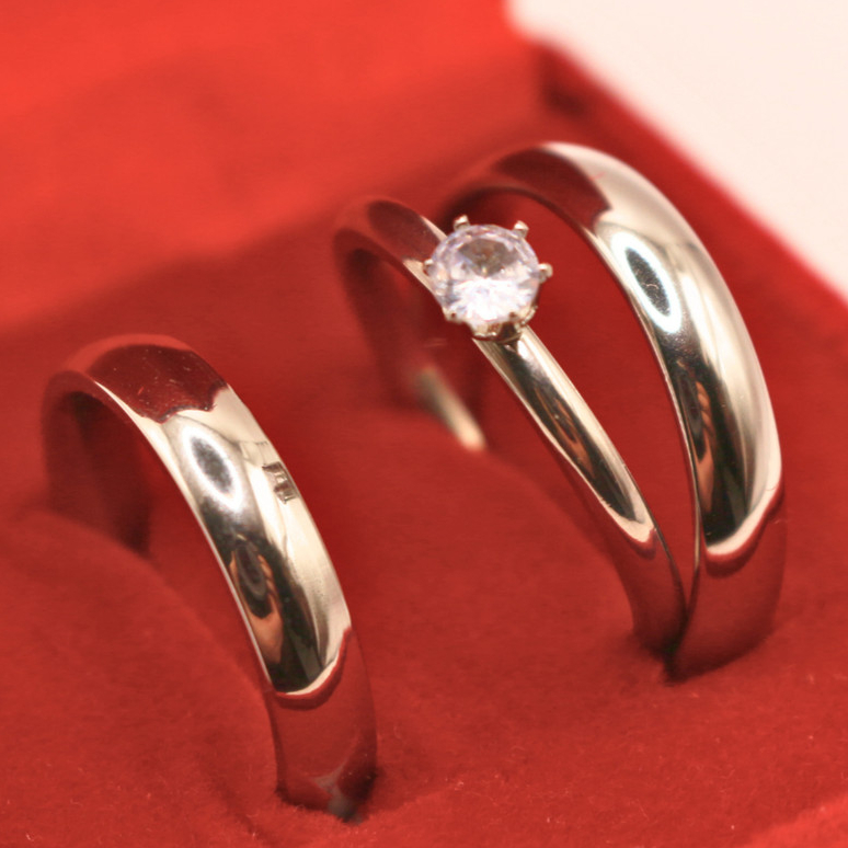 Aliança de Namoro Compromisso com Solitário e Caixa Casamento Noivado Prata Abulada 4mm