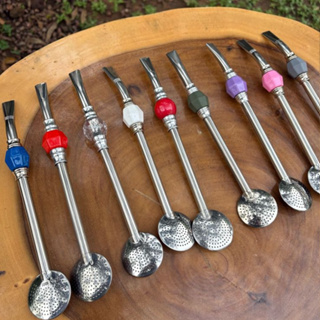 [BLACK FRIDAY] Bomba de Chimarrão Inox Com Pedra Colorida Sem Rosca em Oferta na Shopee