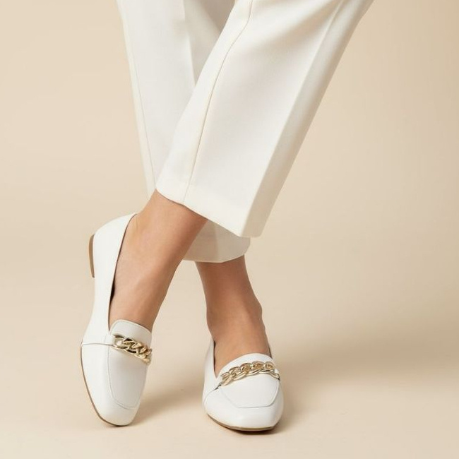 Sapatilha Feminina Confortável Luxo Elegante Sapato Feminino Mocassim Bico Quadrado Off White Corrente em Oferta na Shopee