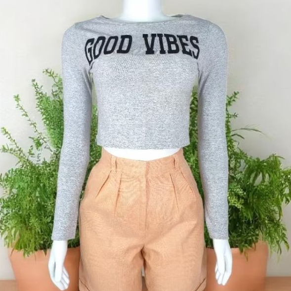 blusa cropped good vibes detalhe em veludo manga longa Tam P