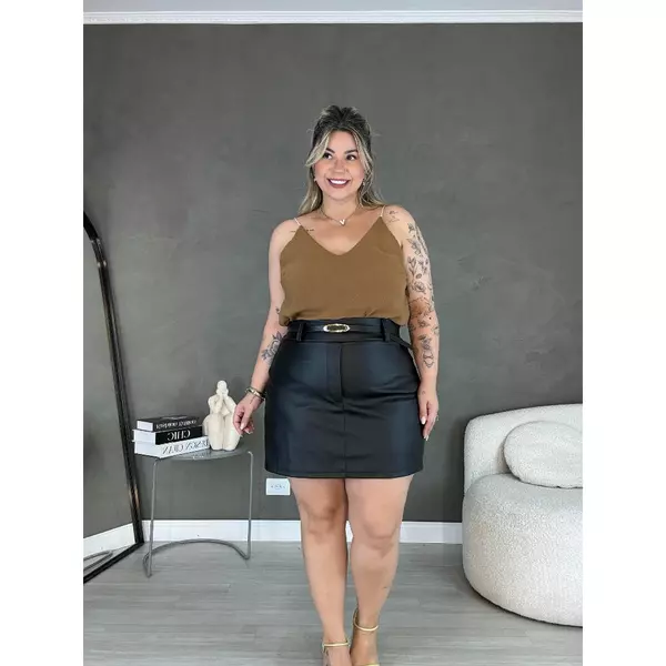 Short Saia Couro Saia Frente e Atrás Sintetico Moda Gringa Balada Ziper Lateral e Cinto