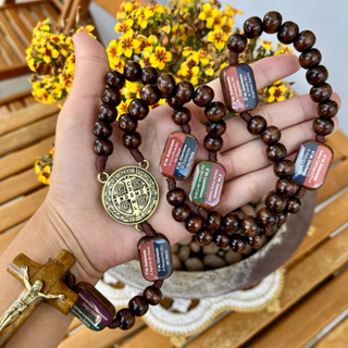 Terço Católico Contemplação dos Mistérios Madeira com Medalha de São Bento em Metal Crucifixo em Oferta na Shopee