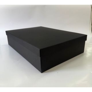 CAIXA RÍGIDA DE PRESENTE CARTONADA 35X25X6 VÁRIAS CORES. em Oferta na Shopee