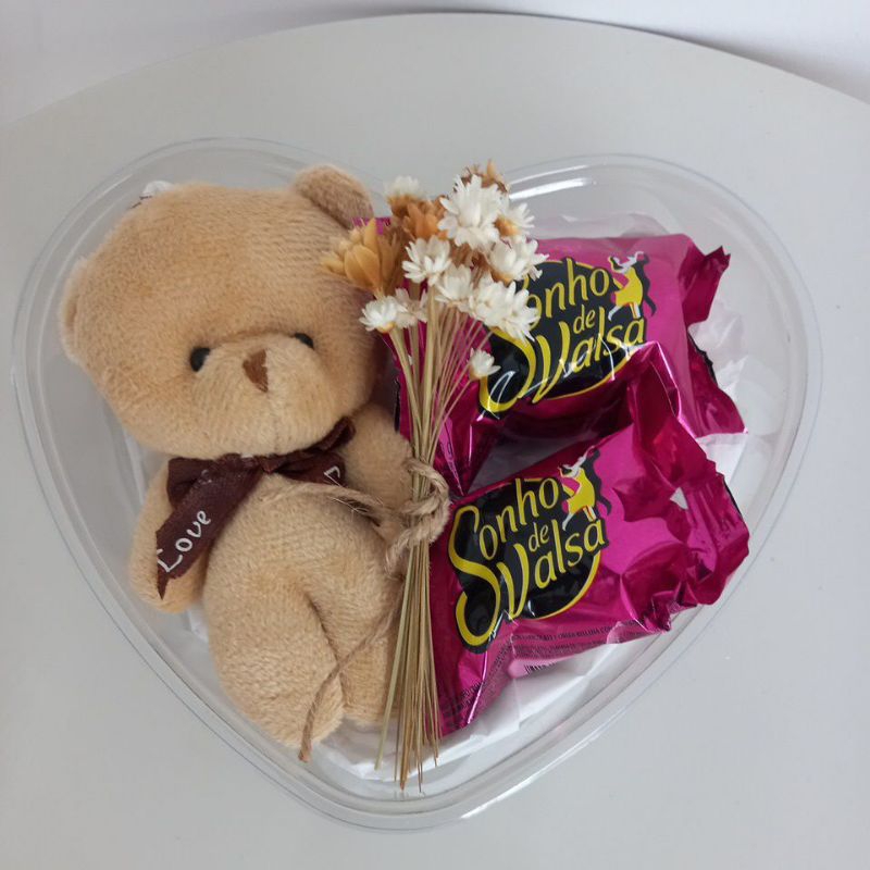Cesta chocolate  + Ursinho  Chaveiro + 2 bombom + mini arranjo de flor Mimo lembrancinha presente Páscoa , namorado