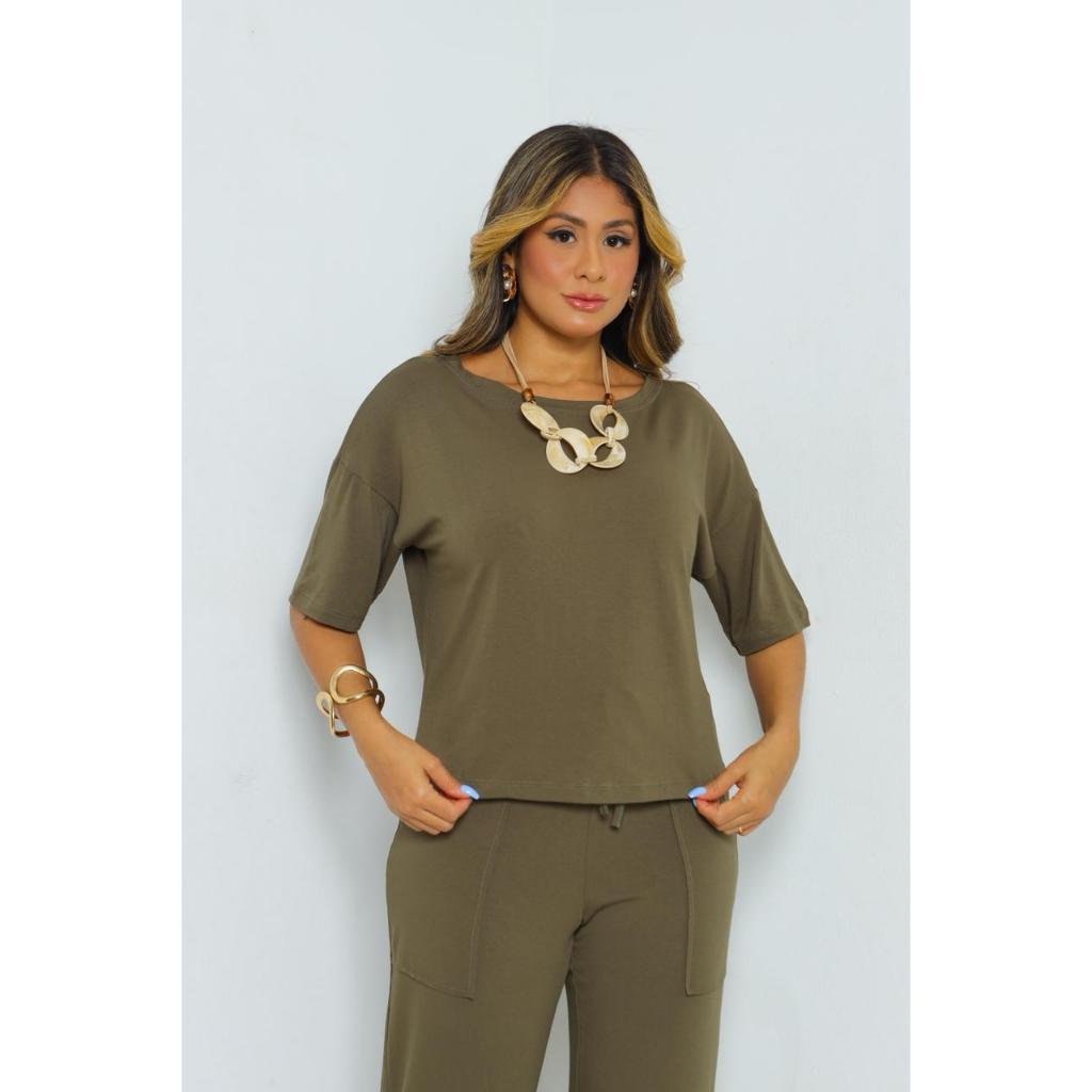Conjunto Feminino Blusa Manga Curta e Calça Pantalona com Bolsos e Look Casual Confortável