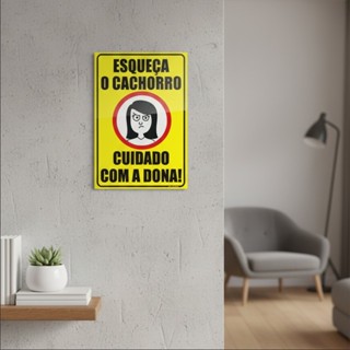 Placa Decorativa Divertida: ESQUEÇA O CACHORRO, CUIDADO COM A DONA! em Oferta na Shopee