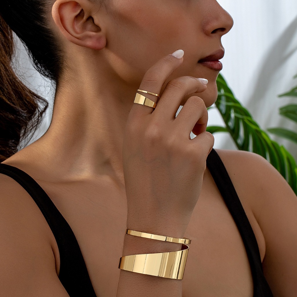 Conjunto Pulseira + Anel Banhado a Prata Ouro — Estilo Moderno e Minimalista