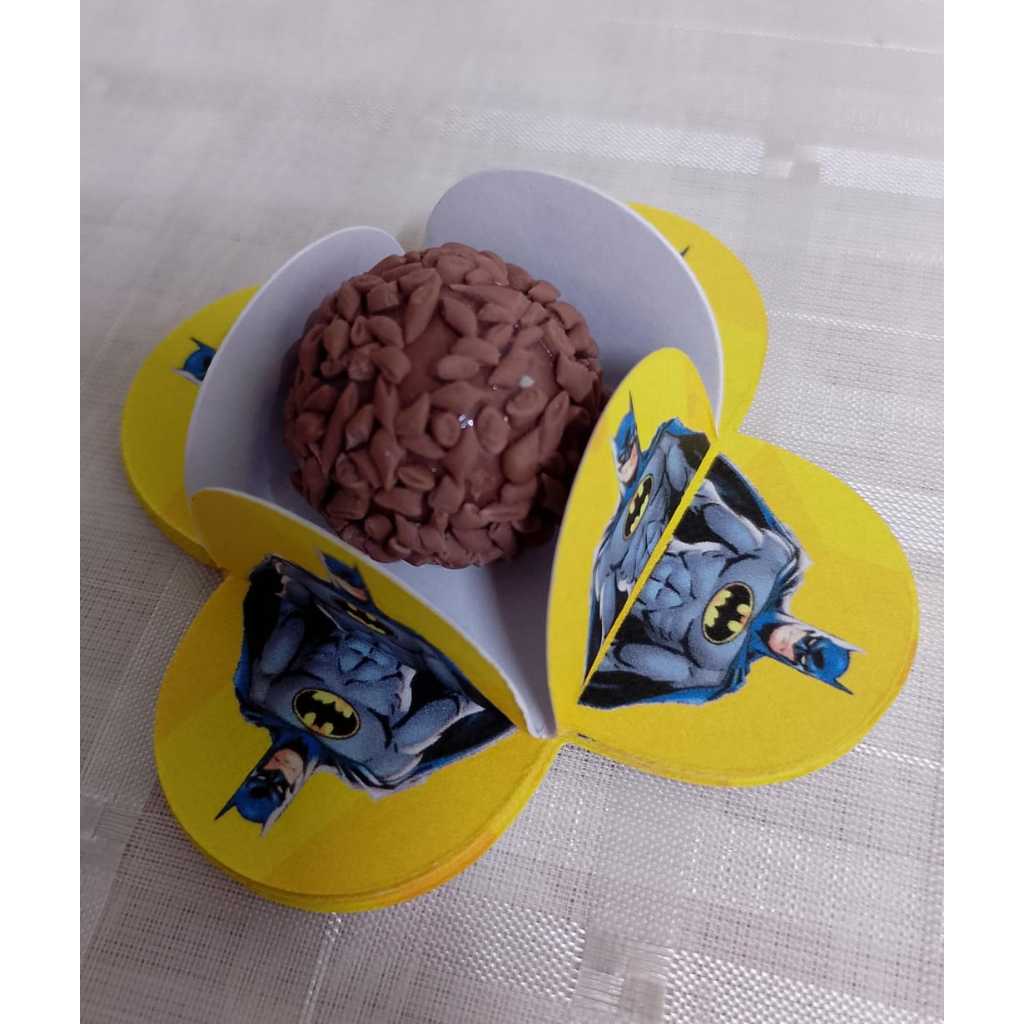 Forminhas  Personalizadas para Brigadeiro batman Forminhas 4 pétalas para Aniversário