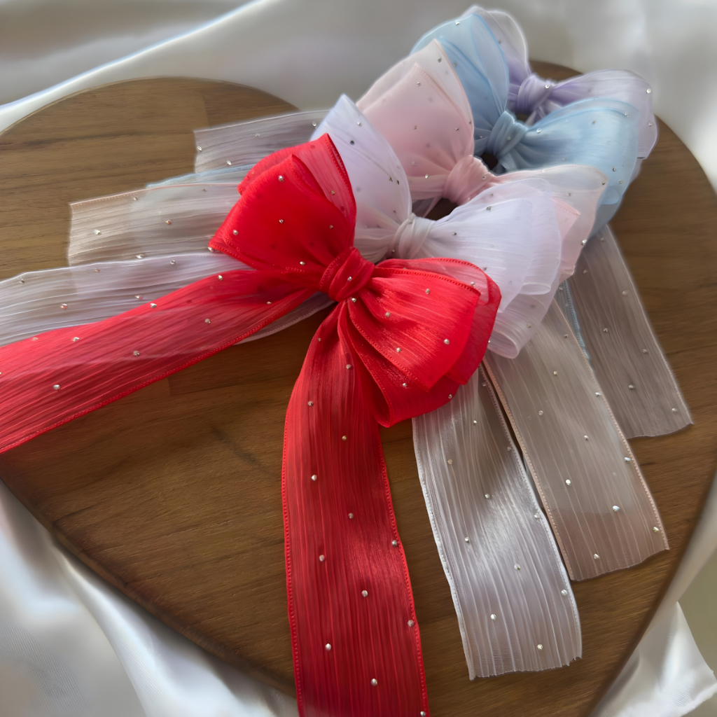 Laço Bailarina Infantil Pontinhos de Luz de Strass Delicados Para Festas com Presilha Bico de Pato