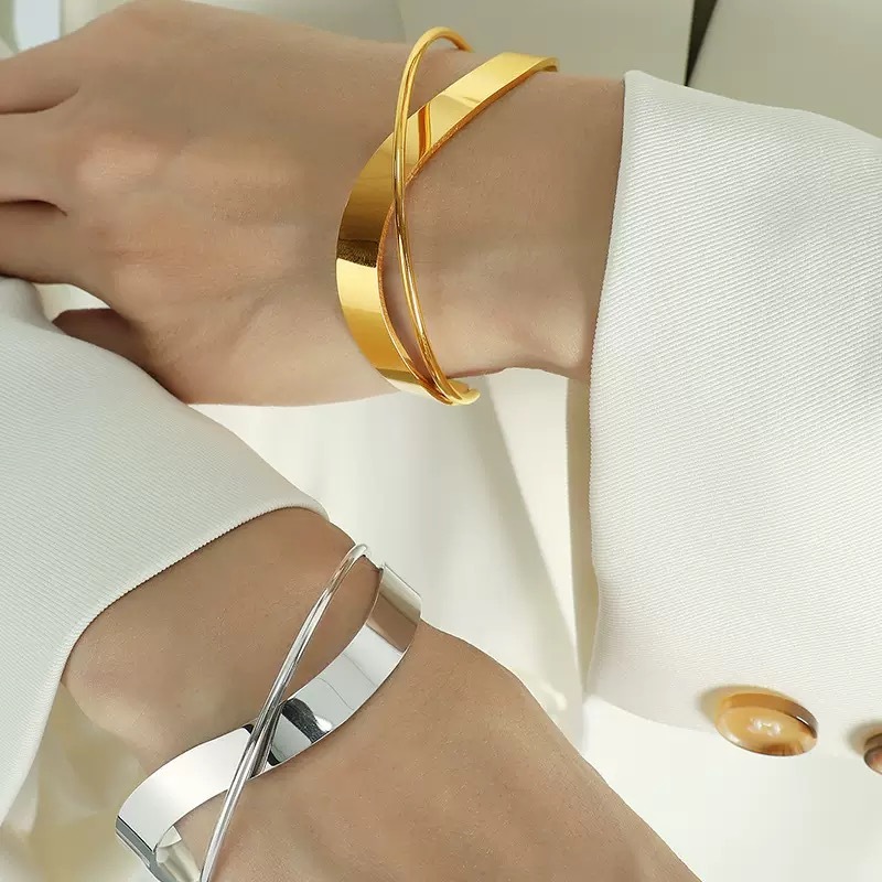 Bracelete Onda Cruzada Minimalista Ajustável – Dourado & Prata | Aço Inoxidável , Não Desbota