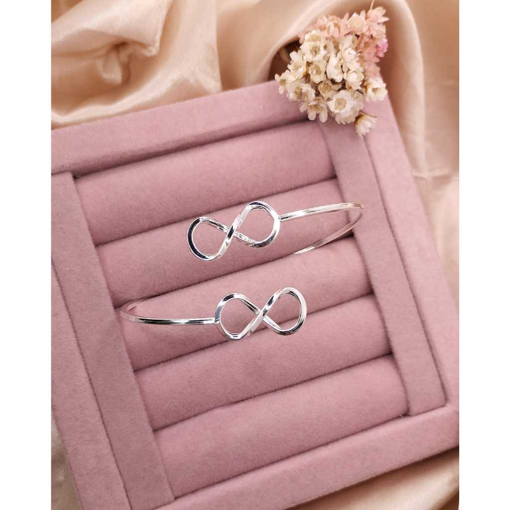 Pulseira Bracelete Infinito Liso Fio Quadrado Com Fecho Trava em Prata 925 Legítima