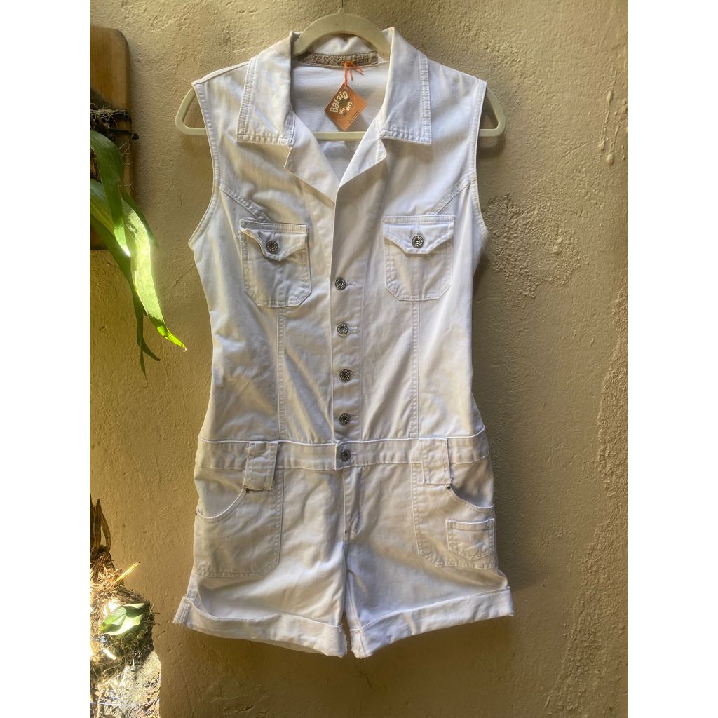 ✨ Macacão Unissex Cavado Branco Clock House – Tamanho 44 ✨